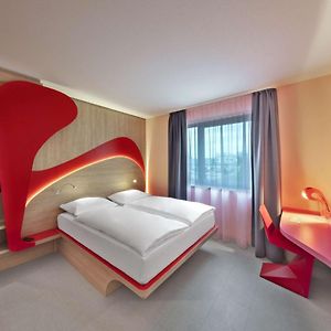 Design Zimmer mit Kingsize-Bett